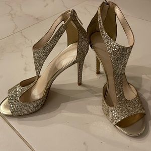 NWT, NIB David’s Bridal size 7.5 beautiful gold sparkle dress heels